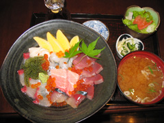 漁夫おすすめ海鮮丼　¥1,800～（税別）